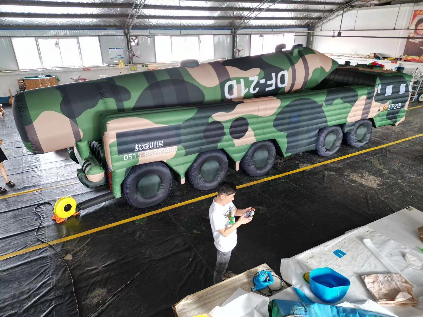 广西充气坦克模型，展示军事实力